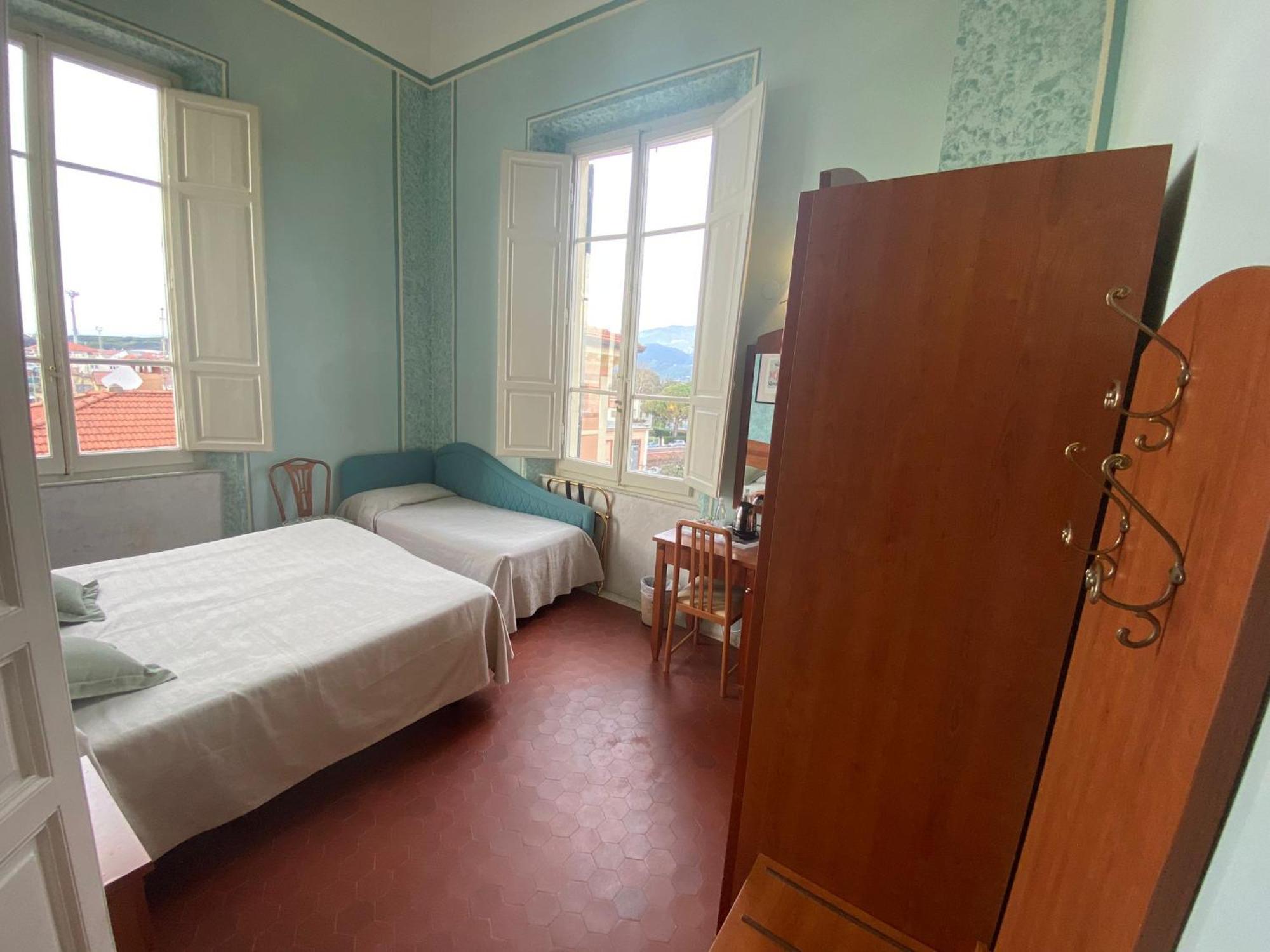 Hotel Italia マリーナ・ディ・マッサ エクステリア 写真
